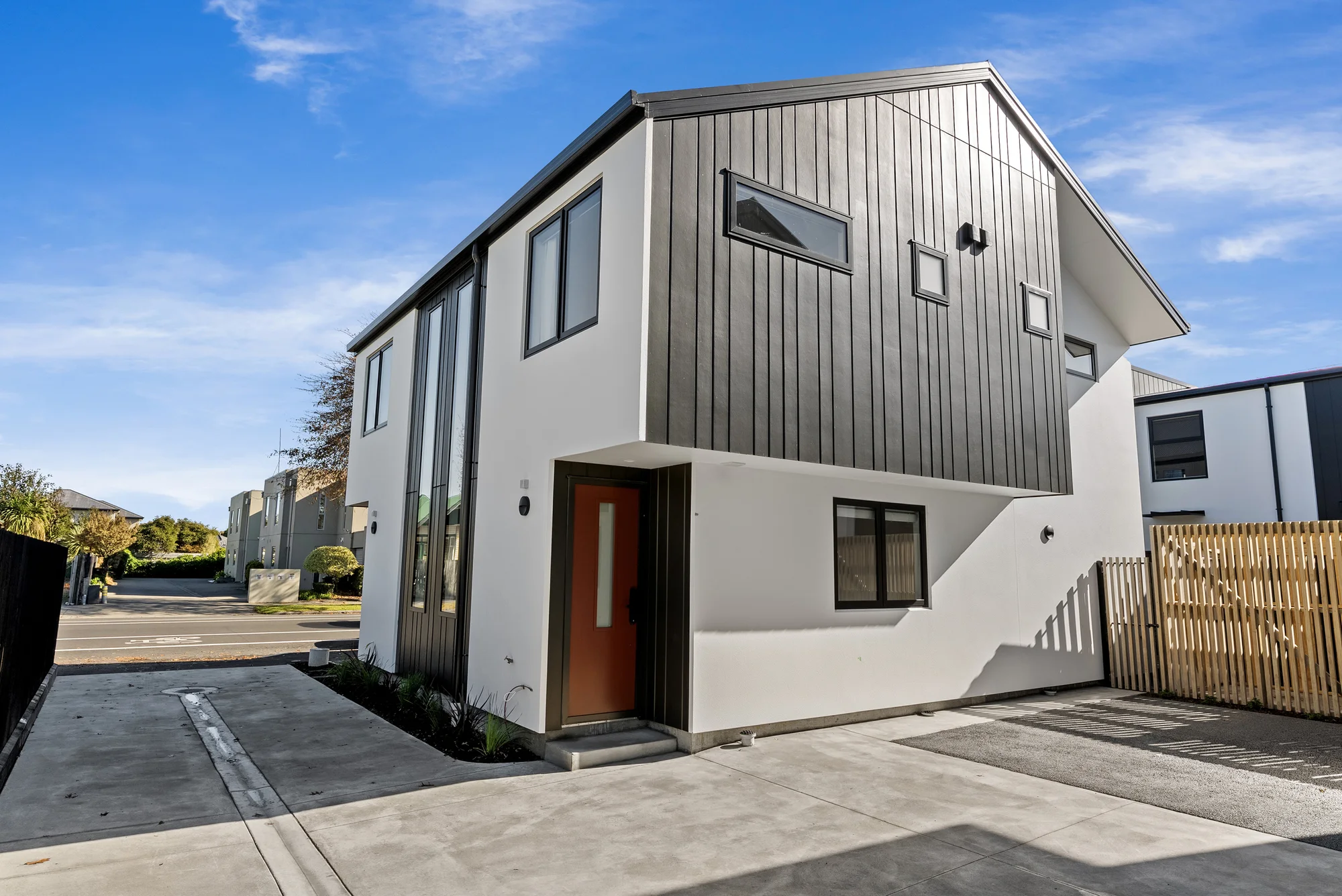 Addington 2房  2 Bed, 2 Bath with a Carpark!