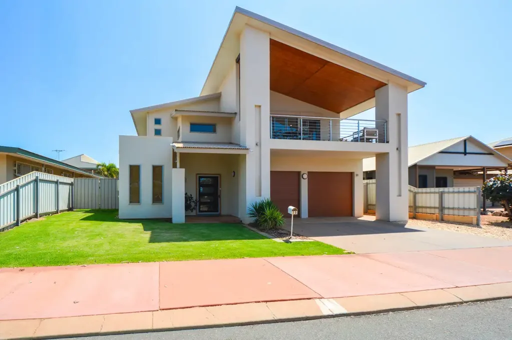 Port Hedland 4બેડરૂમ PRETTY POOL PERFECTION - OCEAN VIEWS, BIG SHED & A POOL TO ENVY