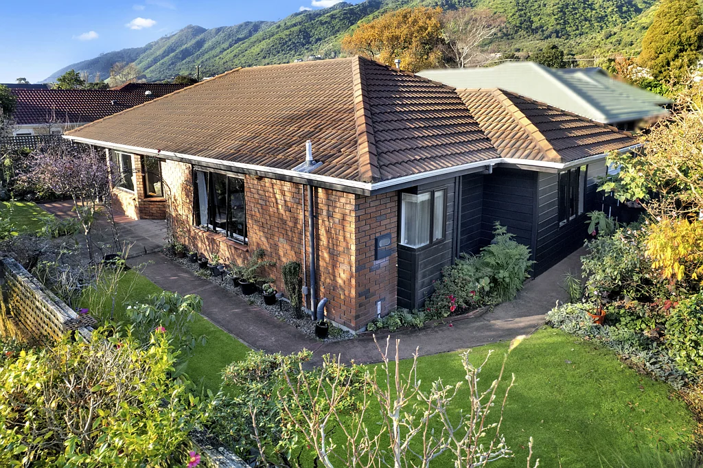 Waikanae 2 Bedroom Easy Living – Affordable, Versatile + Potential!