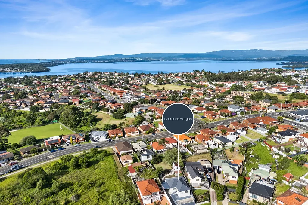 Cringila 3 Slaapkamer Solid Family Home with Ocean Views