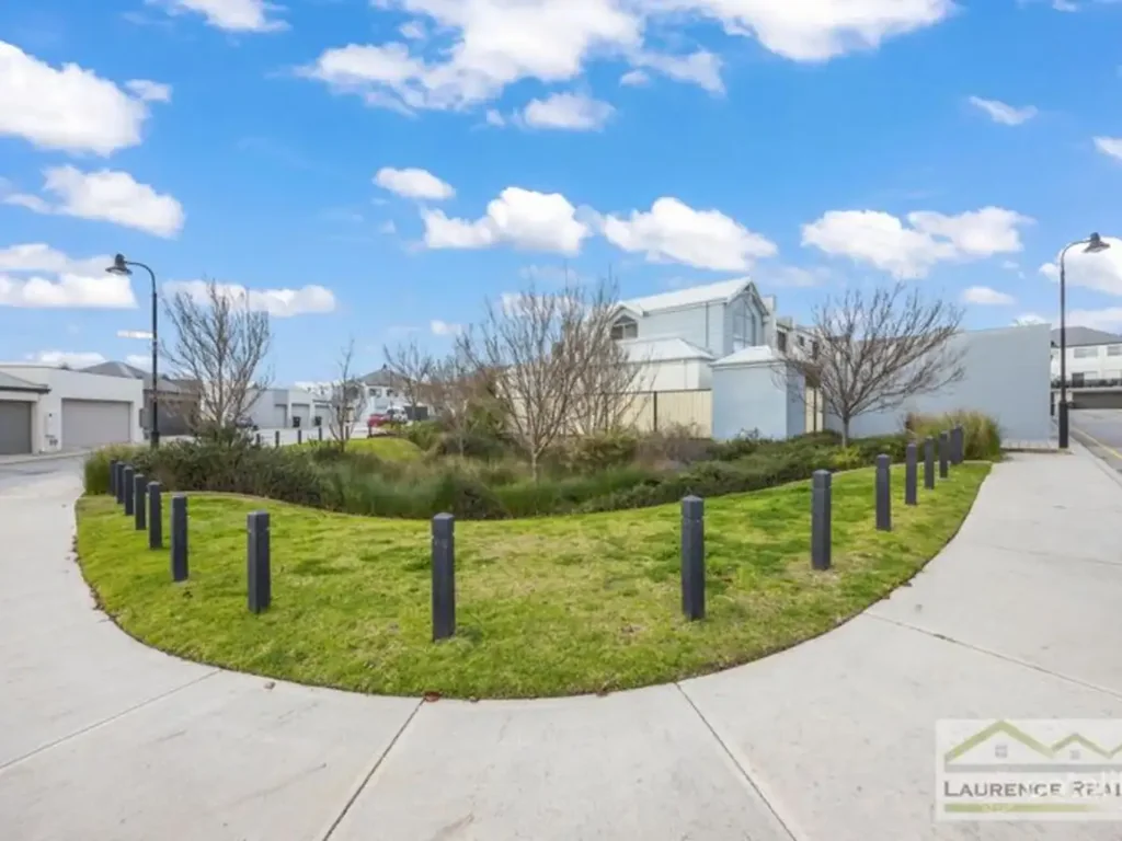 Modern & Low-Maintenance Townhouse in Quiet Location
