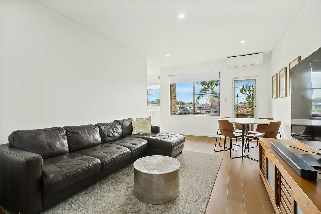 Dolls Point 2Kwarto SUNLIT NORTH-WEST CORNER APARTMENT IN PREMIER BEACHSIDE SETTING