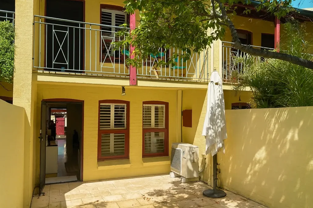 Live the Fremantle Lifestyle – Modern Inner-City Townhouse!!