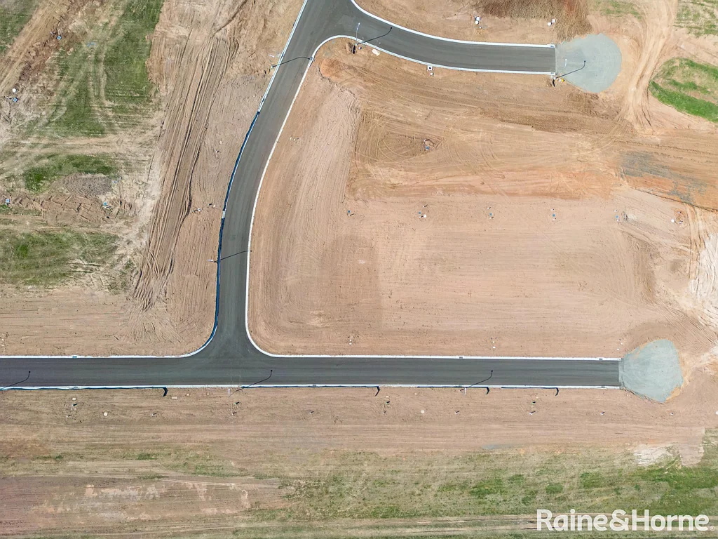 Kelso  PICTURESQUE PARCEL IN PRETTY HEIGHTS ESTATE