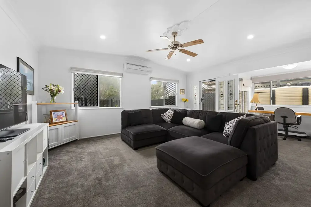 Harristown 3 Bedroom Move Straight In – Fully Fenced, Solar Powered & Packed with Extras