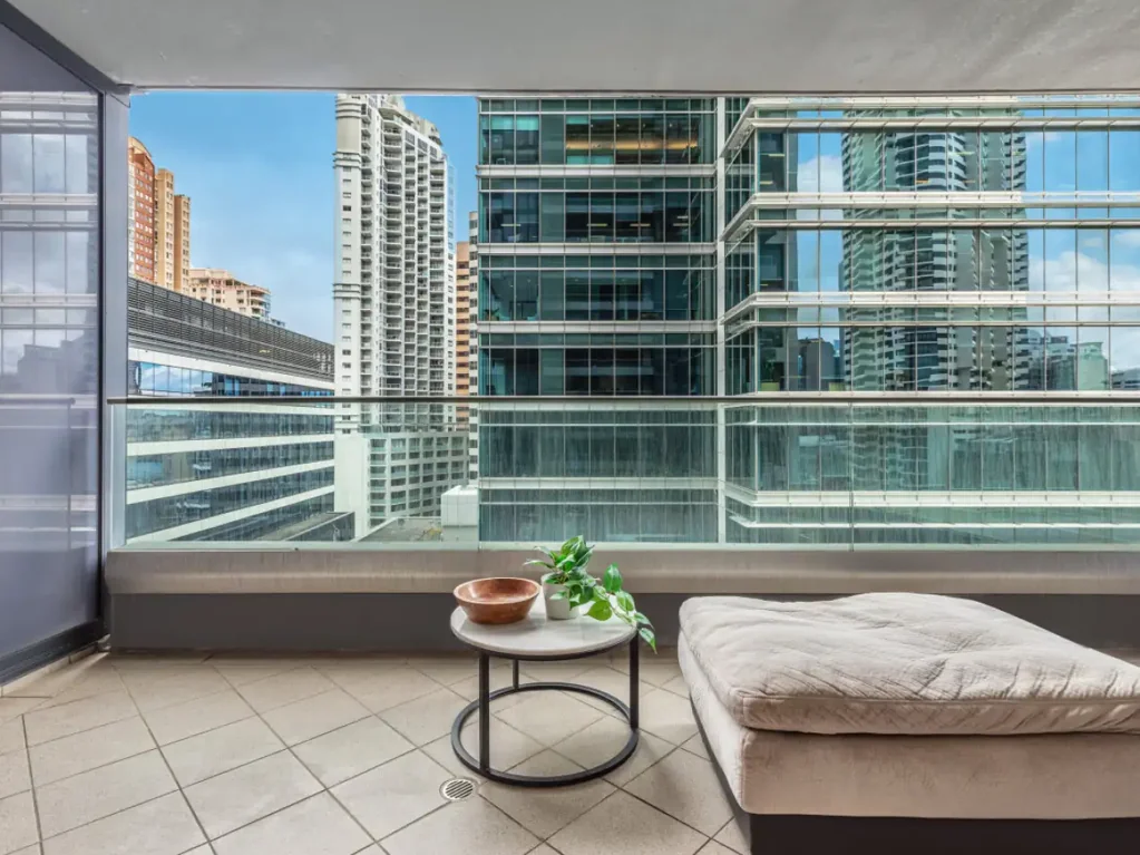 Sydney Luxury & Convenience City Living in "World Tower"