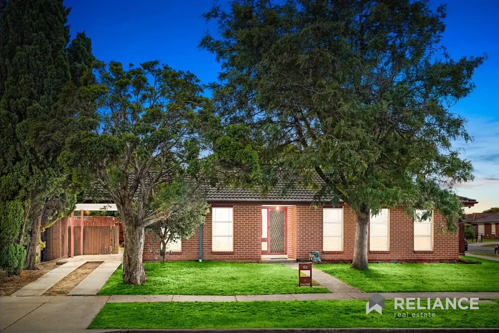 Werribee 3침실 Attention Developers, Investors, Renovators & First Home Buyers!
Endless Possibilities on Approx. 590m² of Prime Werribee Land!