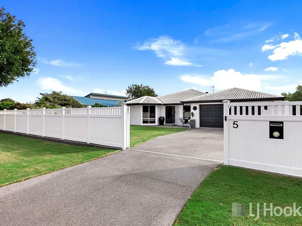 Craignish 4房  Coastal Beachside Luxury Retreat With a Pool, Approx 350m to the Beach