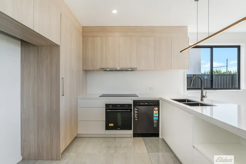 Leppington 5 Bedroom Brand New 5-Bedroom Home