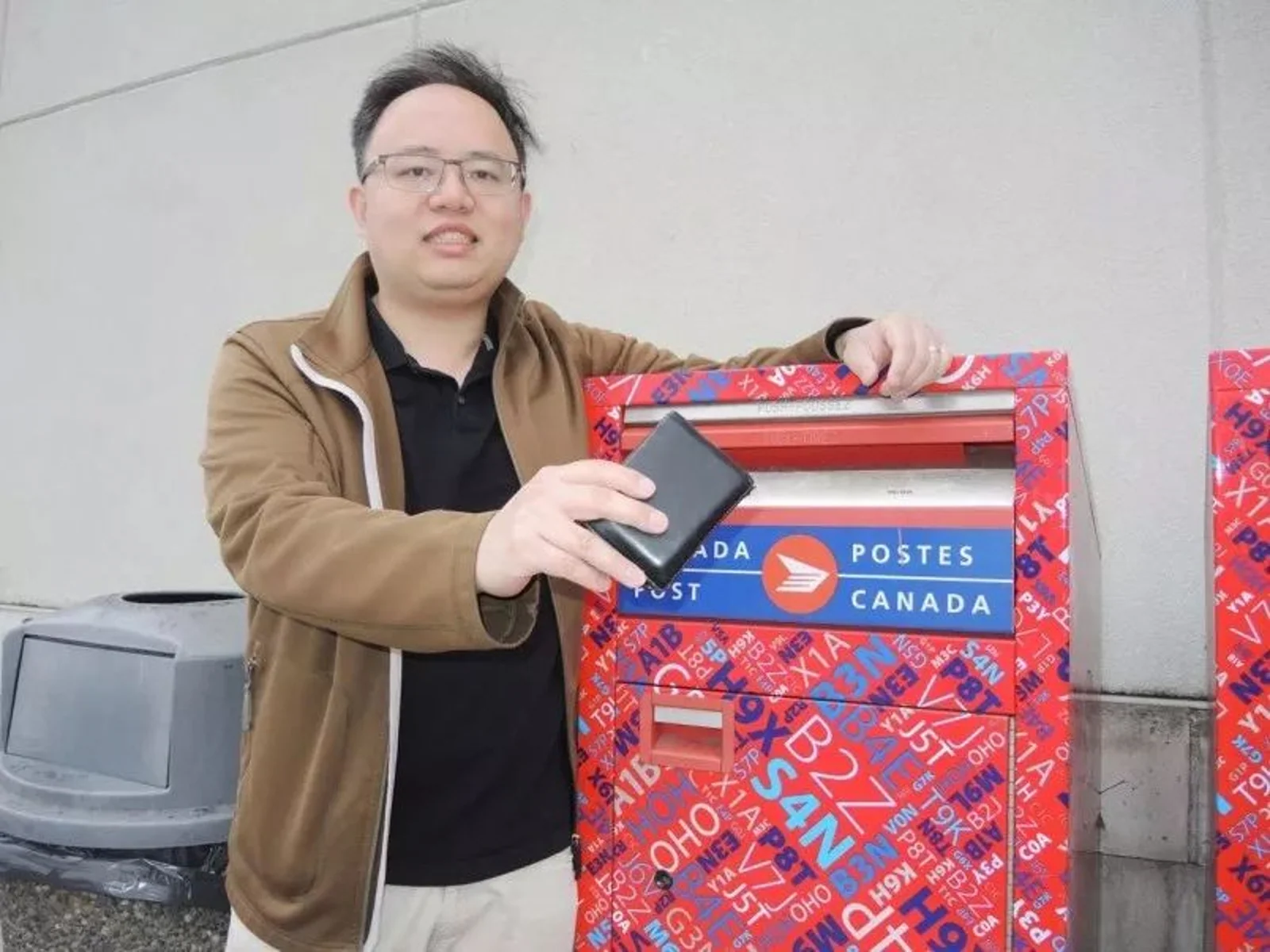 感动！列治文华裔丢了钱包一个月后竟自己回来了...