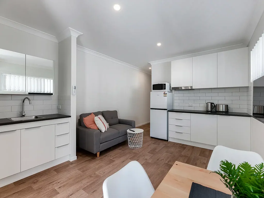 MODERN, FULLY FURNISHED, STUDIO APARTMENT
