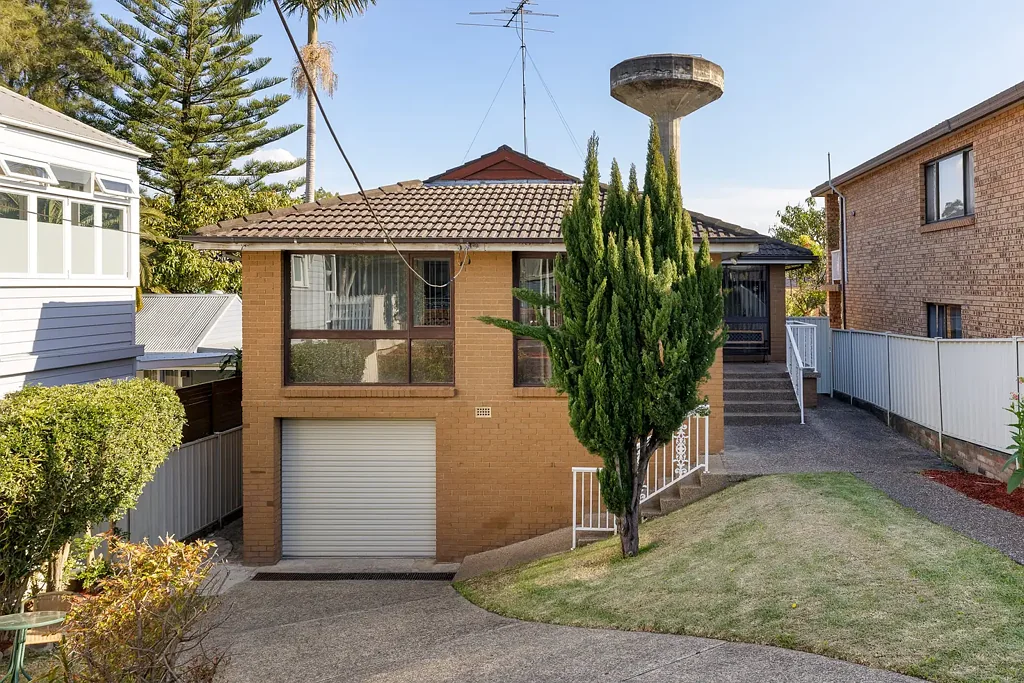 Tempe 4ਬੈੱਡਰੂਮ Freestanding home with scale and potential