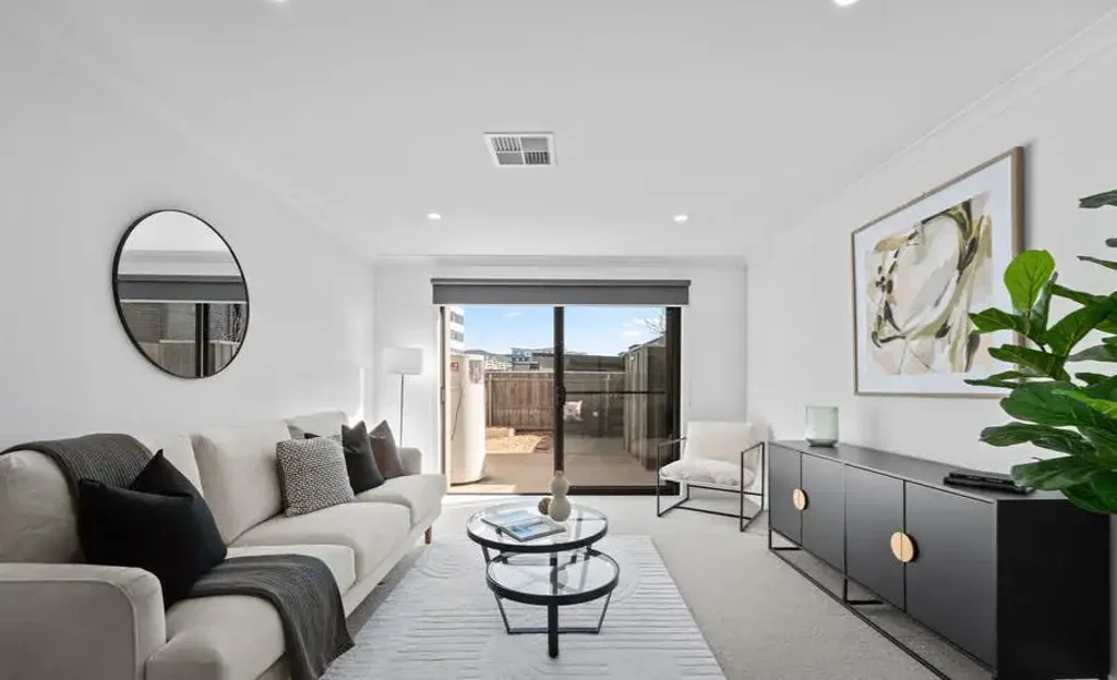 Stylish Two-Bedroom Townhouse with Private Courtyard in Coombs
