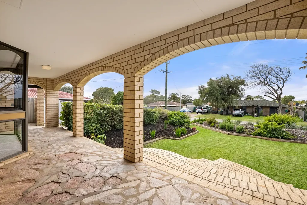 Warnbro 4 Bedroom One-of-a-kind family sanctuary with stunning central atrium