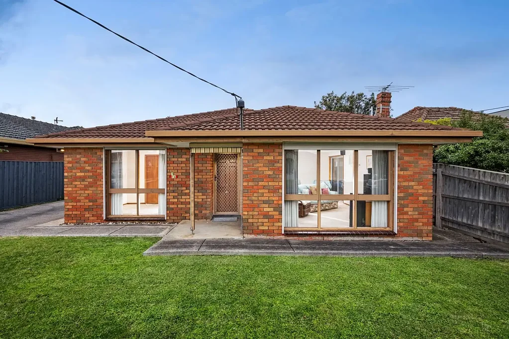 Essendon 3ਬੈੱਡਰੂਮ Spacious 3-Bedroom Brick Villa in Prime Location