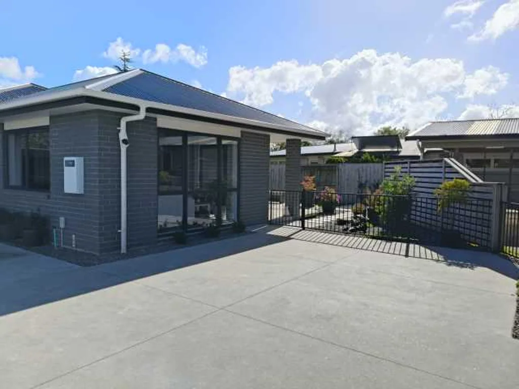 Katikati 3 Bedroom Modern Home - Fantastic Location!