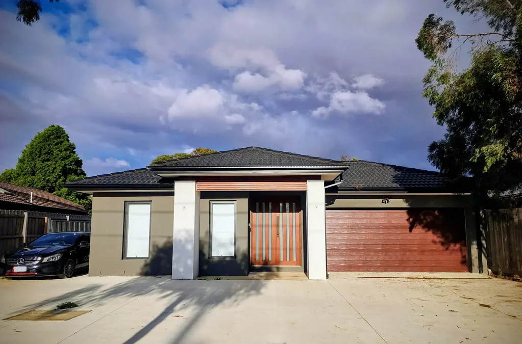 Wyndham Vale 4غرفة نوم New Home – porcelain-tiled living areas, hybrid flooring in bedrooms and formal lounge, luxury bathrooms, Stunning kitchen and laundry