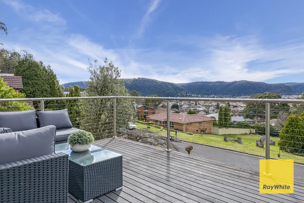 Lithgow 3બેડરૂમ Beautifully Renovated with an Entertainer's Deck and Elevated Views