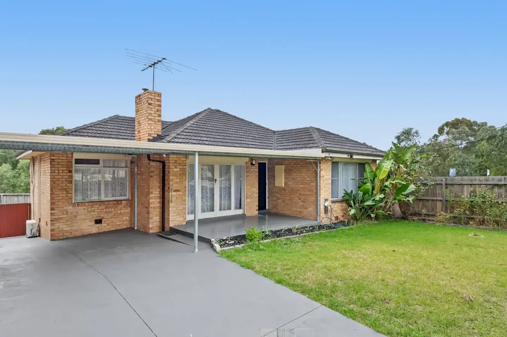 Family Home in a Convenient Sunshine Location
