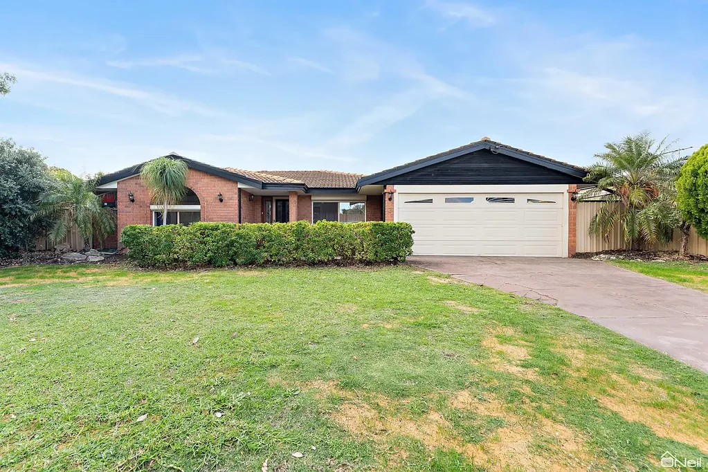 Seville Grove 4कमरा 4x2 PLUS Study with BIG LIVING!