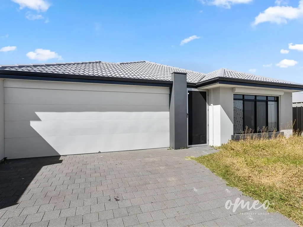 Low maintenance 3x2 in prime location!