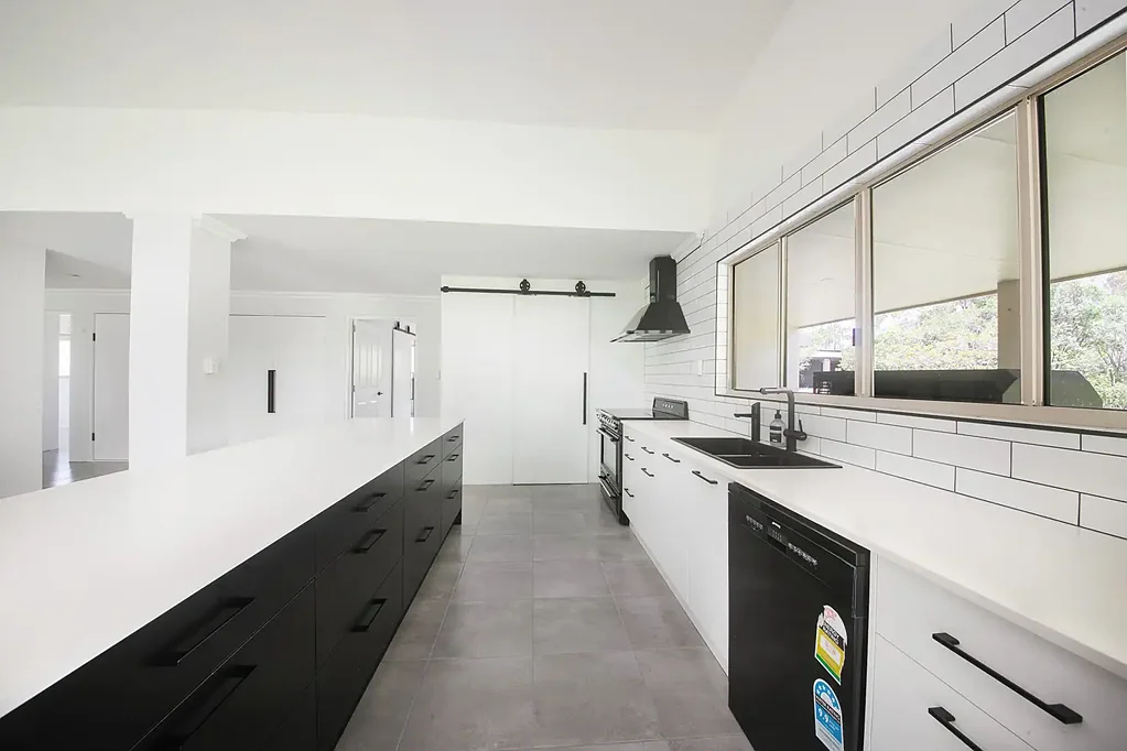Euleilah Lifestyle Retreat With Modern Home & Big Sheds