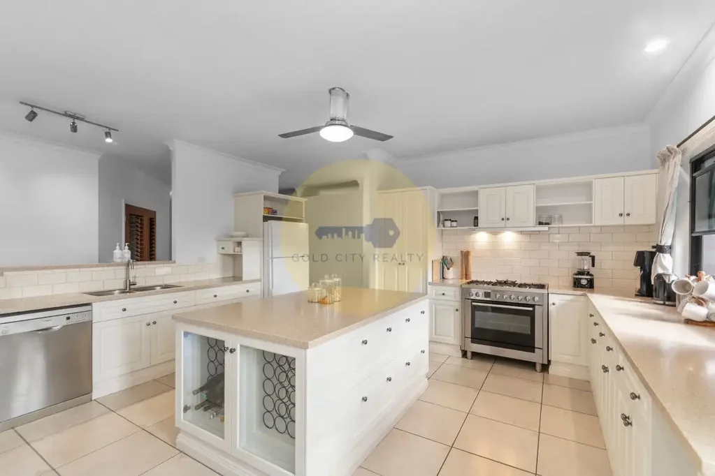 Charters Towers City 4 Bedroom 4 Bedroom Modern Family Home with Views