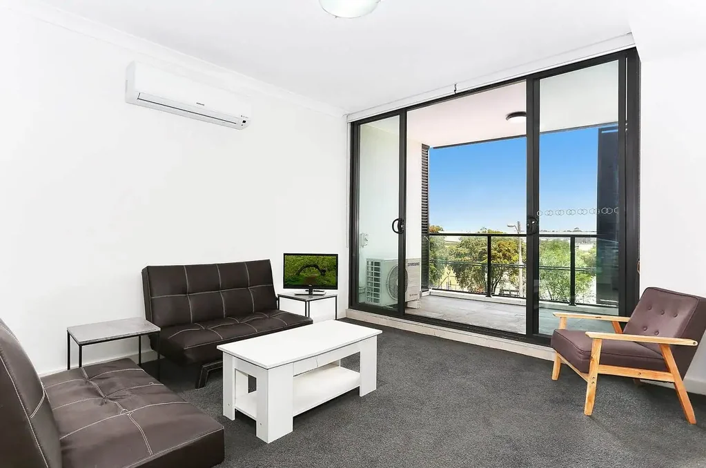 Strathfield 1ห้องนอน Modern 1-Bedroom Plus Study with Parking and Storage