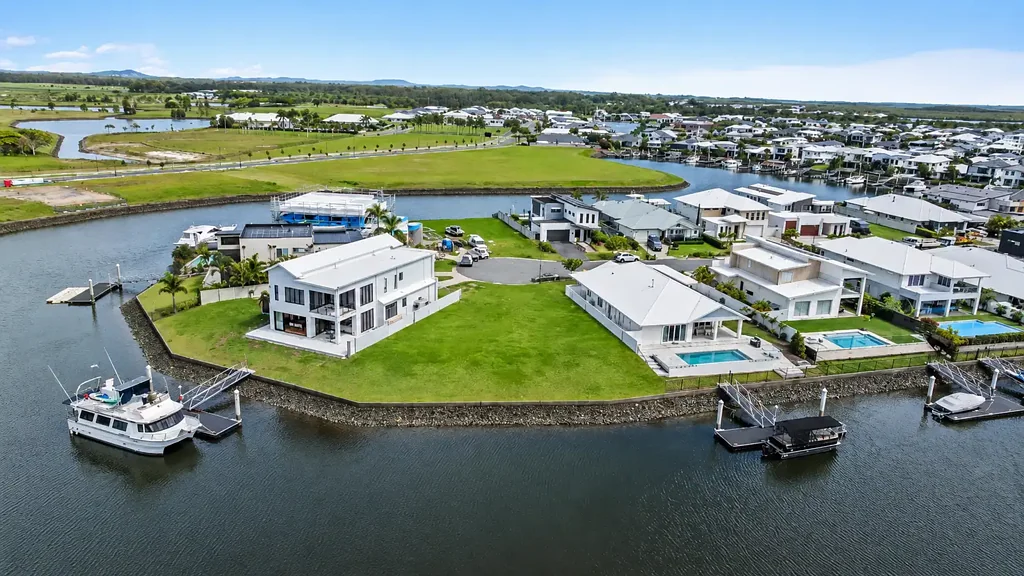 Jacobs Well PREMIUM 841m2  WATERFRONT BLOCK WITH 36 METERES OF WATERFRONT FRONTAGE. BUILD YOUR DREAM HOME IN PRESTIGES CALYPSO BAY