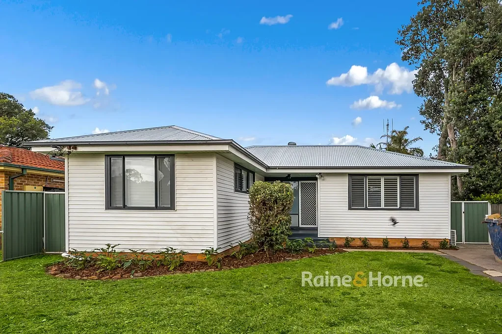 THREE BEDROOM FAMILY HOME WITH SLEEPOUT!