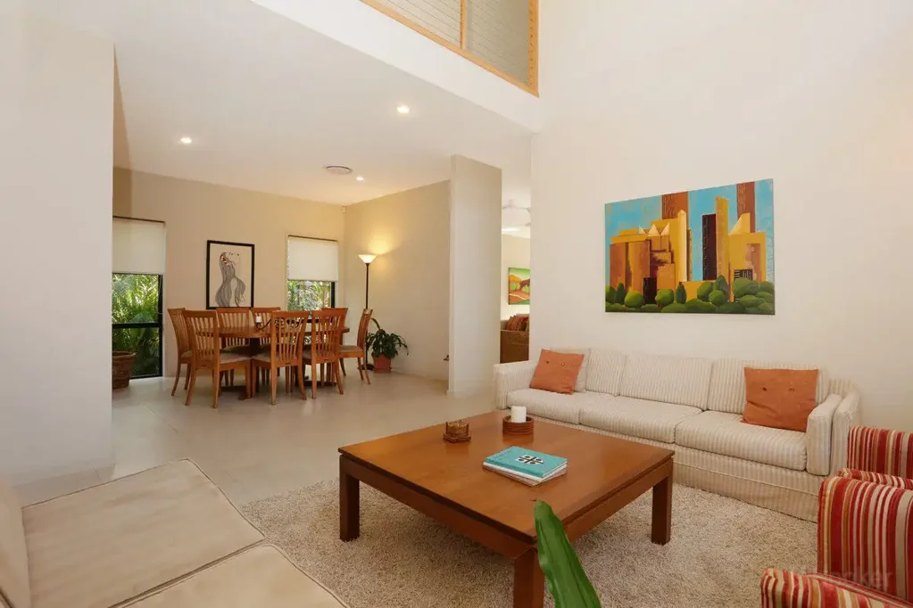 Paradise Point 4ਬੈੱਡਰੂਮ Spacious Family Home in Paradise Point – Coastal Living Just Moments from the Water