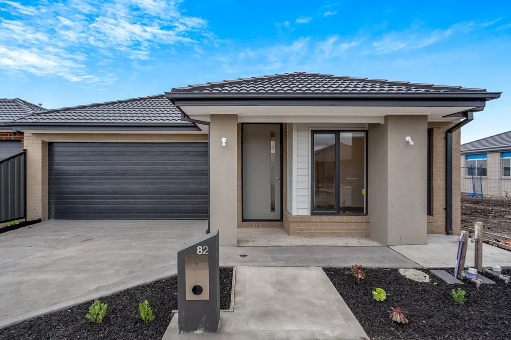 Family Home Within Walking Distance To Schools