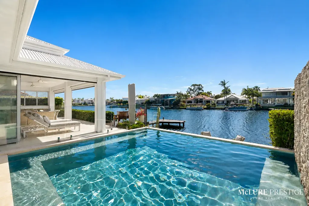 Noosaville 4房  North Facing Waterfront Living Without Compromise