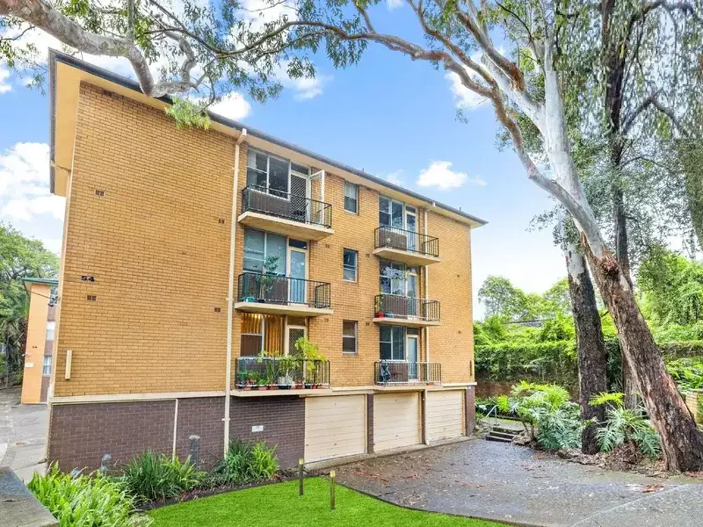 Convenient Two-Bedroom Apartment in Prime Eastwood Location
