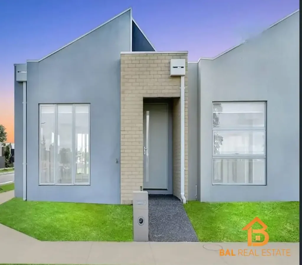 Modern Family Living in a Prime Weir Views Location