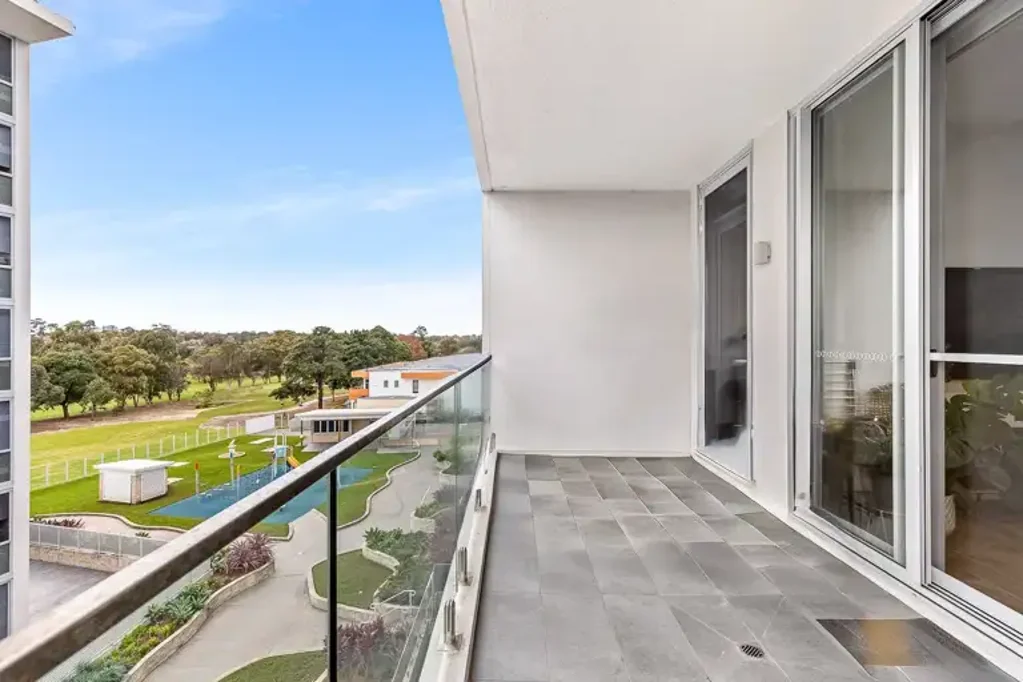 Luxurious resort-inspired apartment in 'The Greens' complex