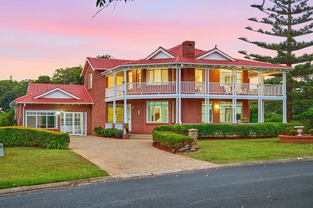 Port Macquarie 5房  Scale, Presence and a Coveted Lighthouse Beach Address