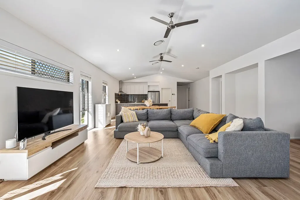 Mango Hill 4chambre Beautifully Finished Family Home with Three Separate Living Areas