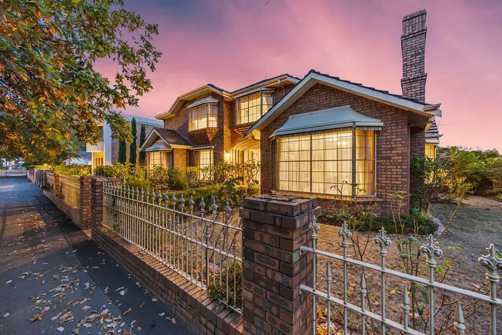 Lake Wendouree 4 Bedroom Prestigious Living In Prized Lake Wendouree.
