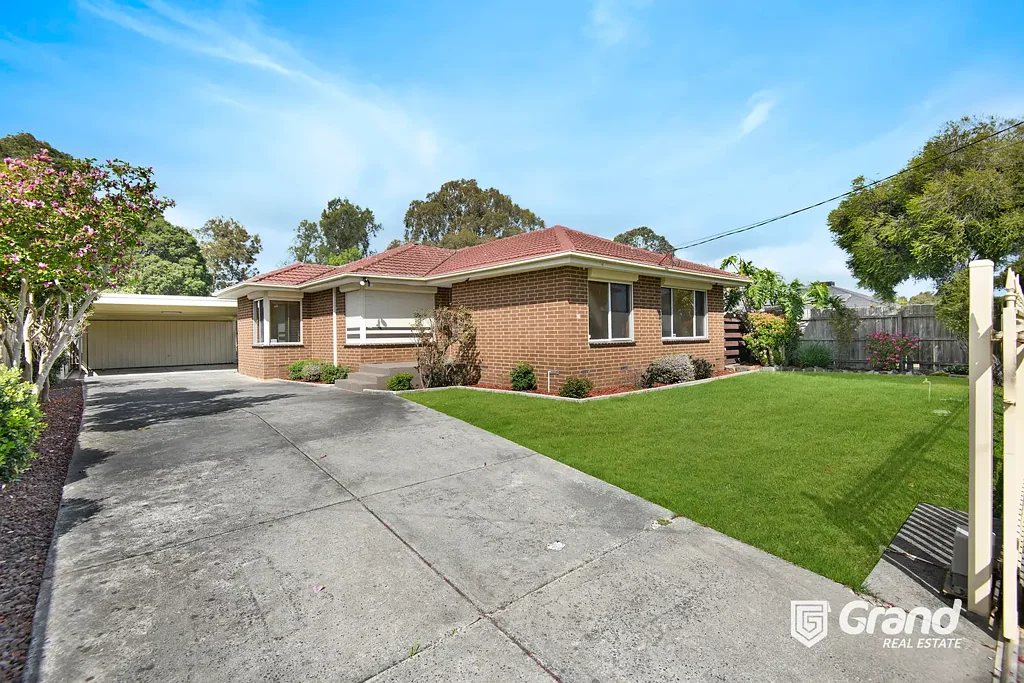 SPACIOUS THREE BEDROOM FAMILY HOME WITH ALL YOU NEED IN THE HEART OF HAMPTON PARK !