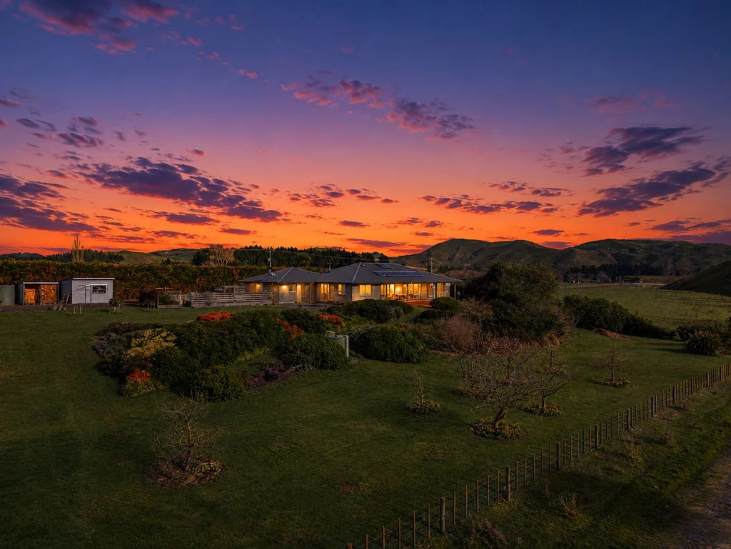 Central Hawkes Bay Coastal 4Moenga Lakeside Luxury, Executive Living