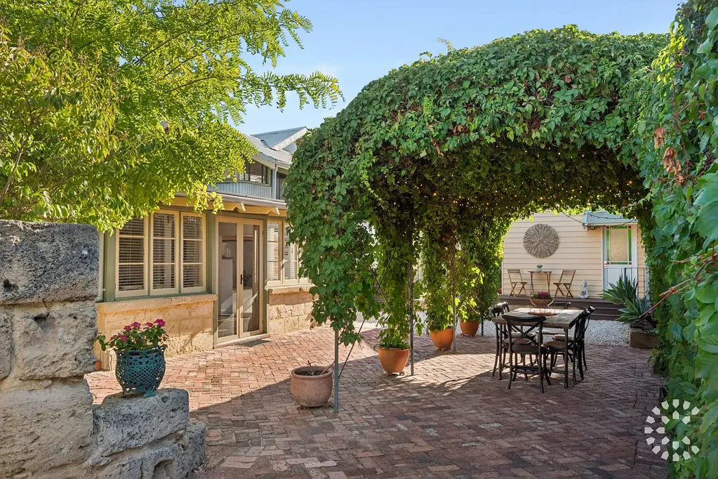 79 Wood Street, White Gum Valley, WA 6162