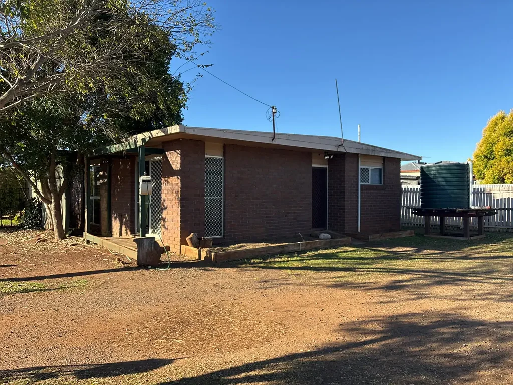 Fully fenced 2 bedder with triple shed