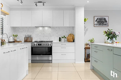 2 Emory Place, Cameron Park, NSW 2285, 6房, 3浴, House