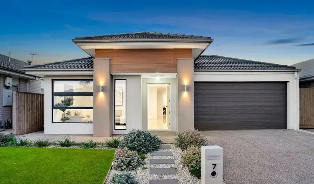 Spacious Family Living in a Prime Location – 7 Retreat Way, Weir Views