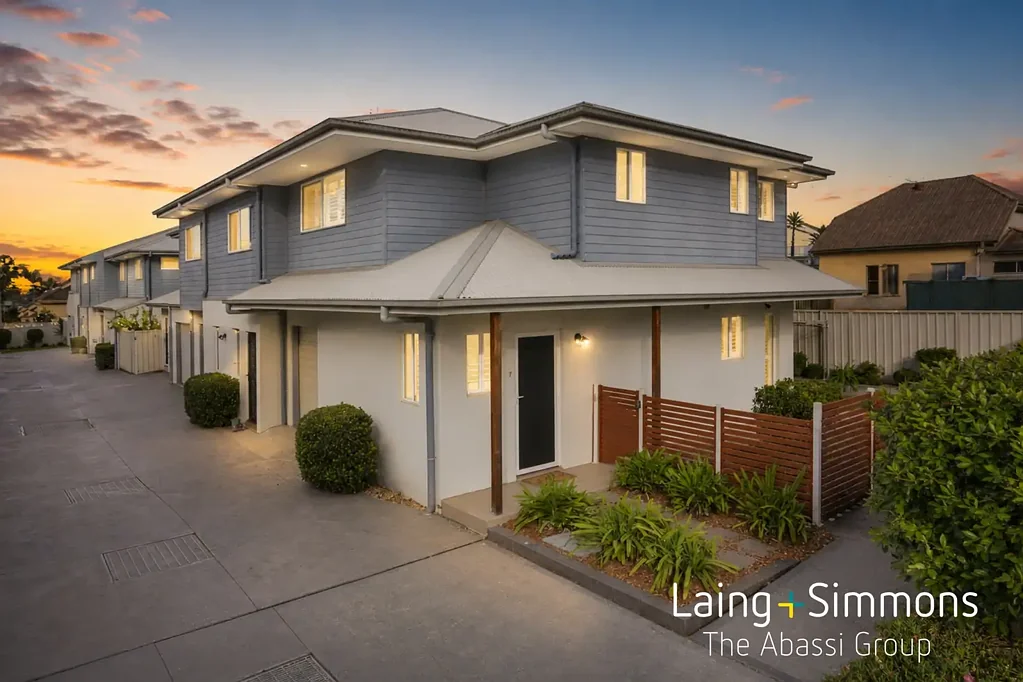 Cambridge Park 3कमरा Street Facing Comfort You'll Love Coming Home To