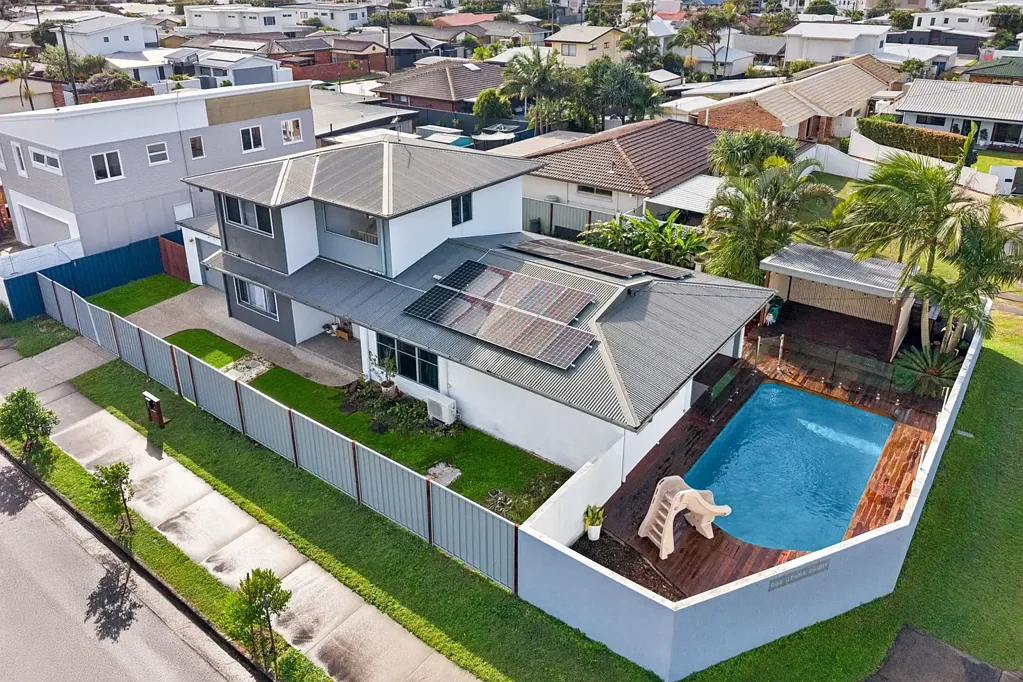 Warana 4房  Coastal Family Living Just 300m from the Beach
