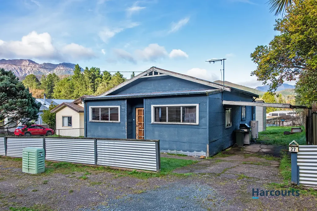 Queenstown 4 Bedroom Start Fresh or Add Your Flair - A Solid Home with Hidden Potential!
