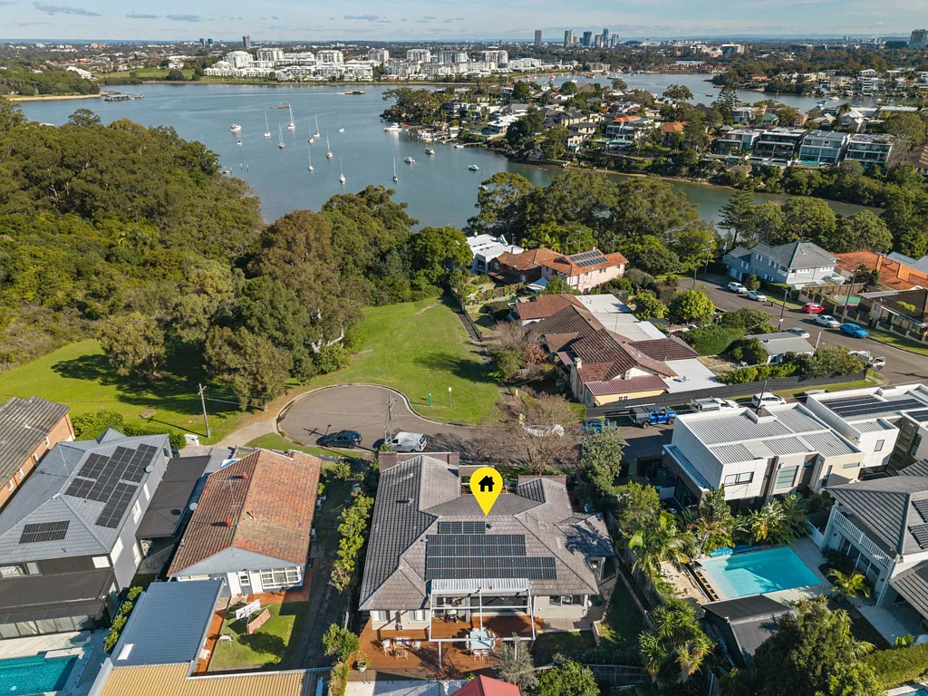 Gladesville 4कमरा Modern Family Entertainer In Glades Bay With Park and Water Near By