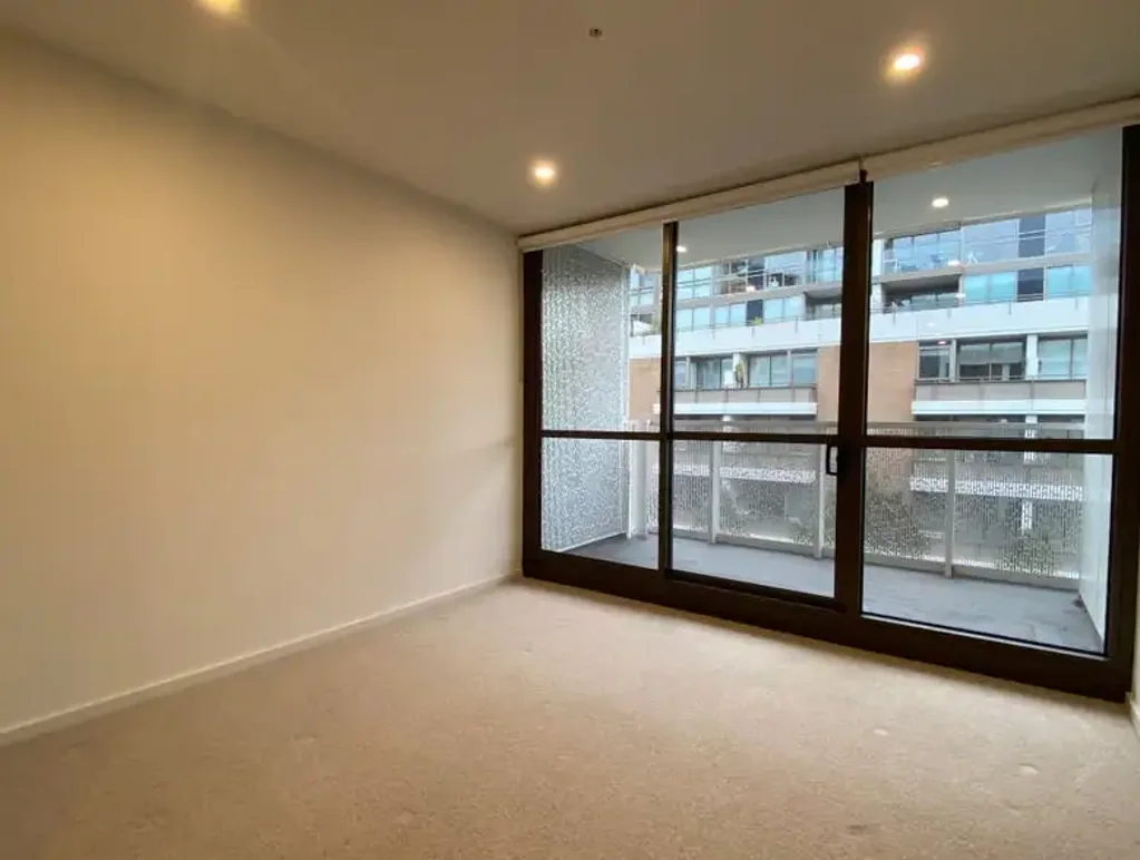Stylish 1-Bedroom + Study Apartment in Prime Caulfield North Location!